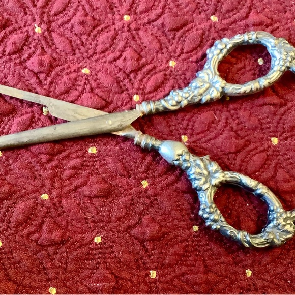 Antique Sterling silver antique sewing scissors, leaf pattern - Picture 1 of 9